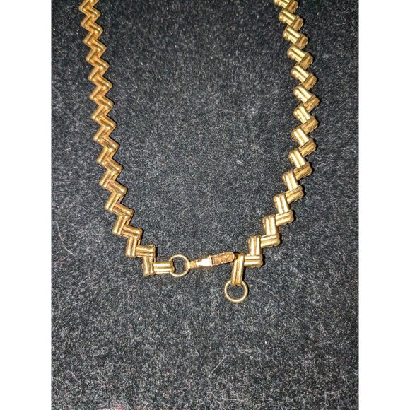 Vintage Gold-Tone Zigzag Necklace With Hook Clasp - Picture 2 of 7